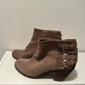 Ladies tan suede Sam Edelman bootie.  Size 10.